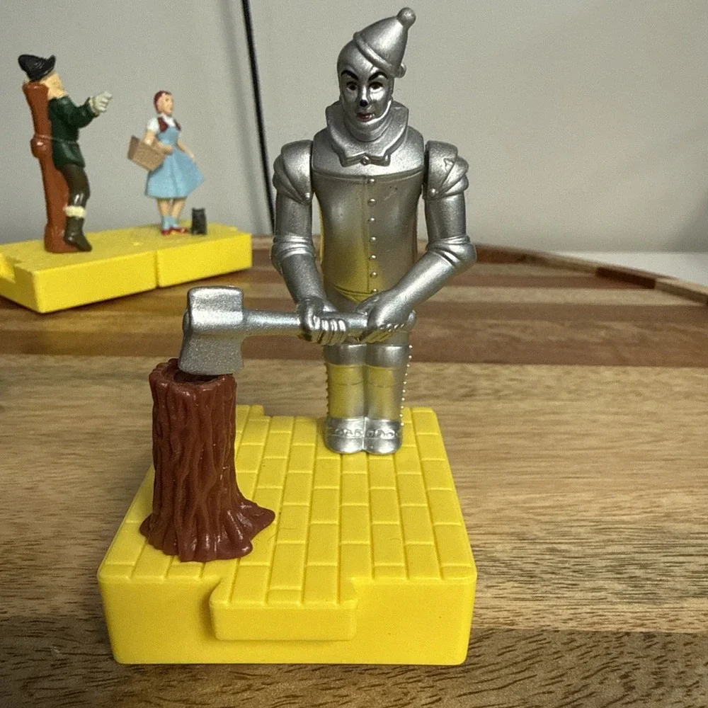 Blockbuster Wizard Set of Oz 4 Movable Toys 1997 Dorothy Scarecrow Tin Man Lion